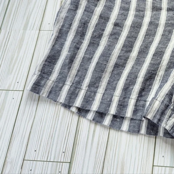 Christian Siriano Preppy Striped Linen Shorts in Blue and White Size Medium - Picture 7 of 7